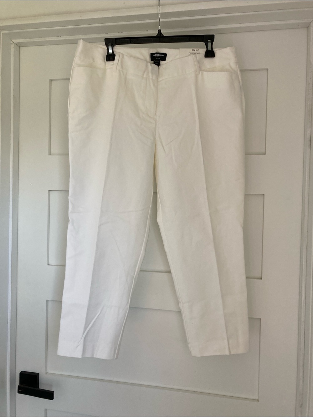 NWOT Liz Claiborne Career Emma Ankle Pants White Classic Women’s 12P Crop